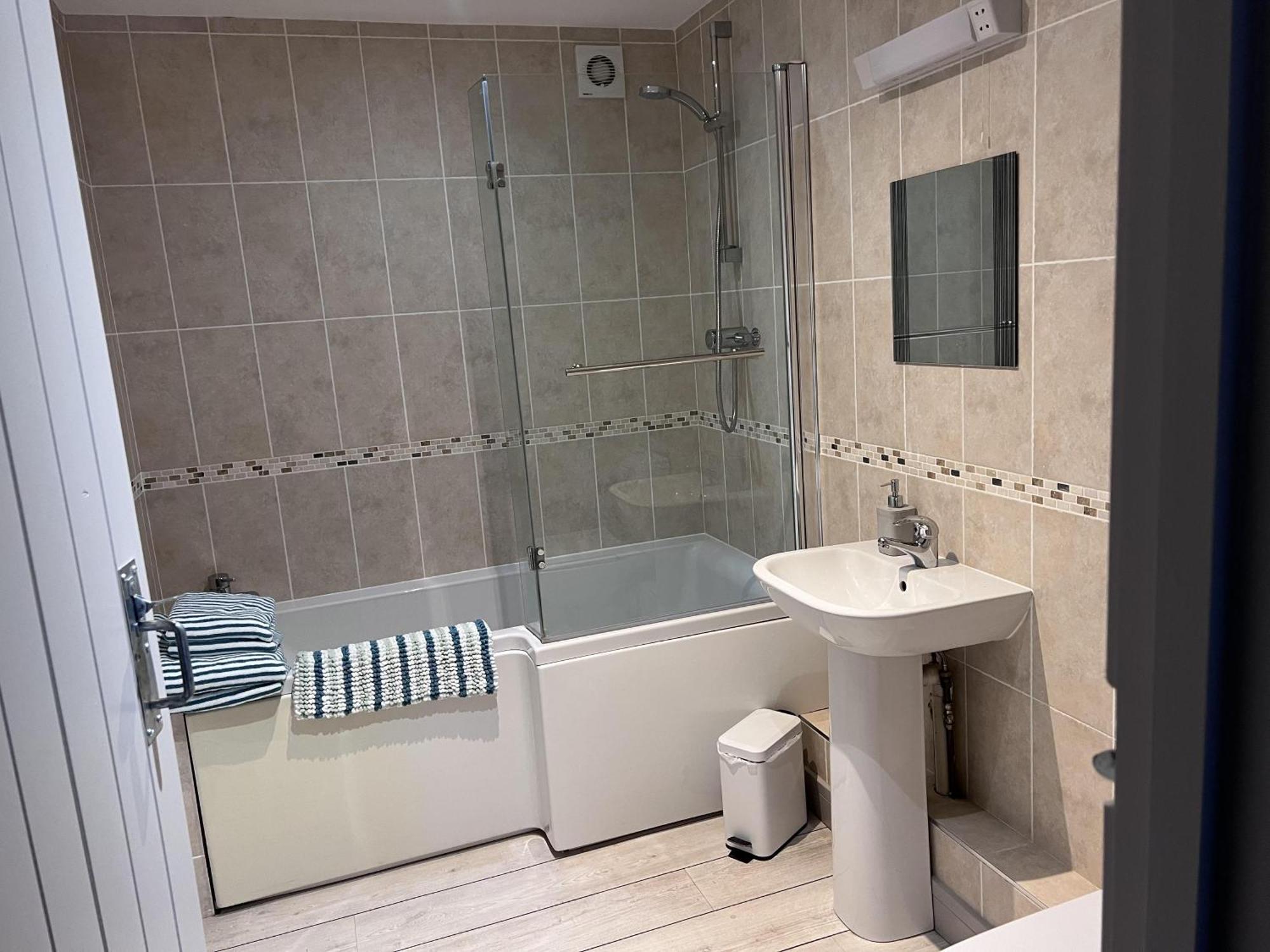 Poachers Hut - Captivating 1-Bed Cottage Shorwell Zewnętrze zdjęcie